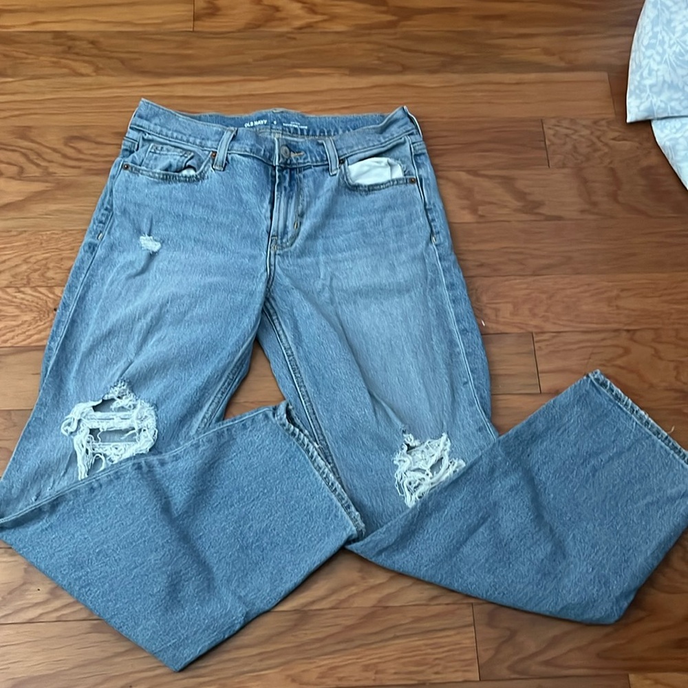 Women Old Navy ripped jeans. Boyfriend looses.